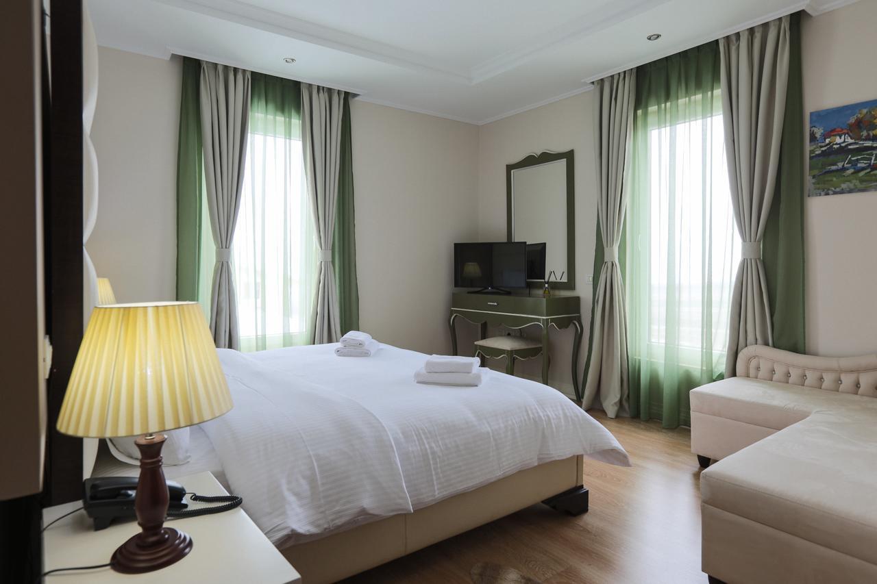 "L'Art De Vivre" Resort Korce Esterno foto