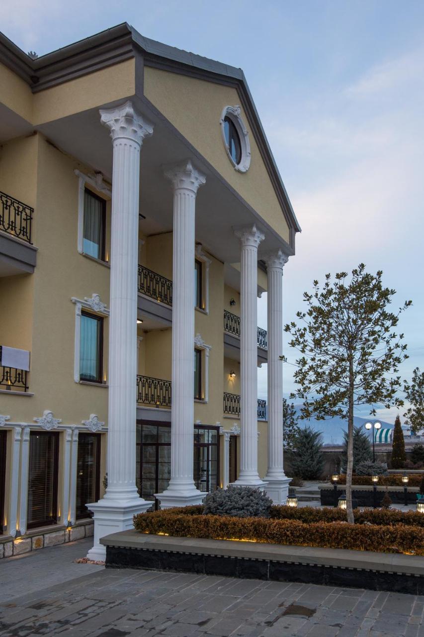 "L'Art De Vivre" Resort Korce Esterno foto